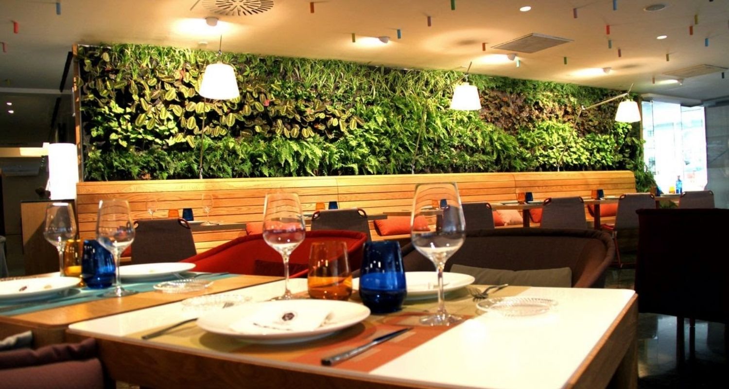Jardín vertical natural para el interior de un restaurante