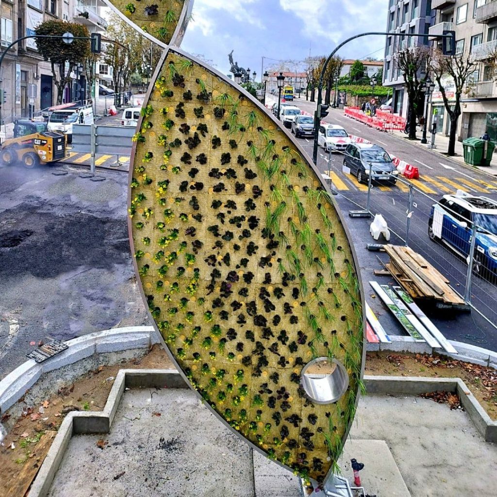 Jardín vertical en forma de pez en Vigo