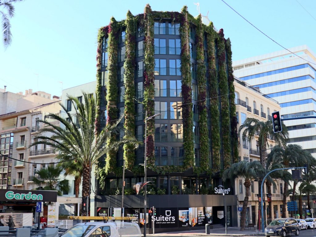 Jardín vertical en Alicante Edificio Suiters