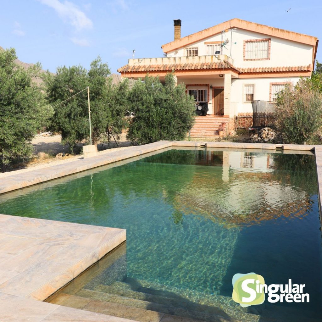 Piscina natural en callosa del Segura, Alicante