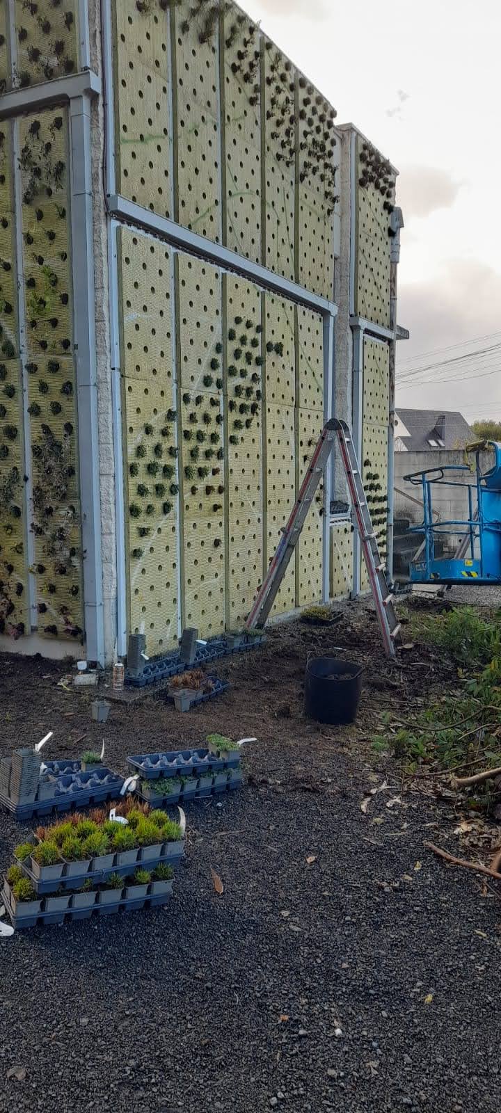 Proceso de instalación de paneles F+P Cold en el Centro de Saúde Visantoña
