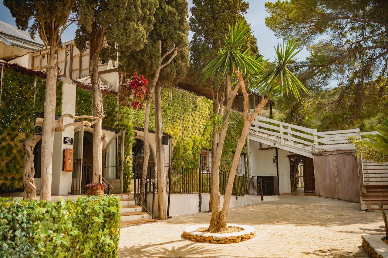 Jardín vertical en Las Dalias Ibiza recién completado